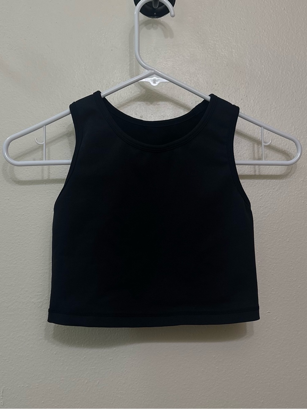 Women's Black Sleeveless Crop Athletic Tank Top